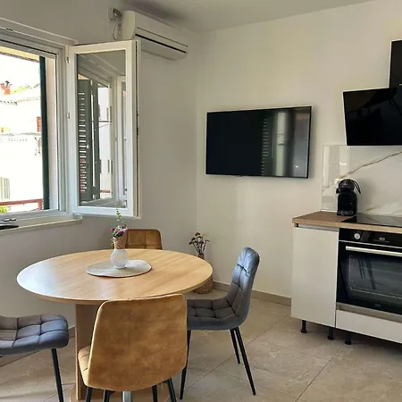 Apartment With A Parking Space Jezera, Murter - 23480